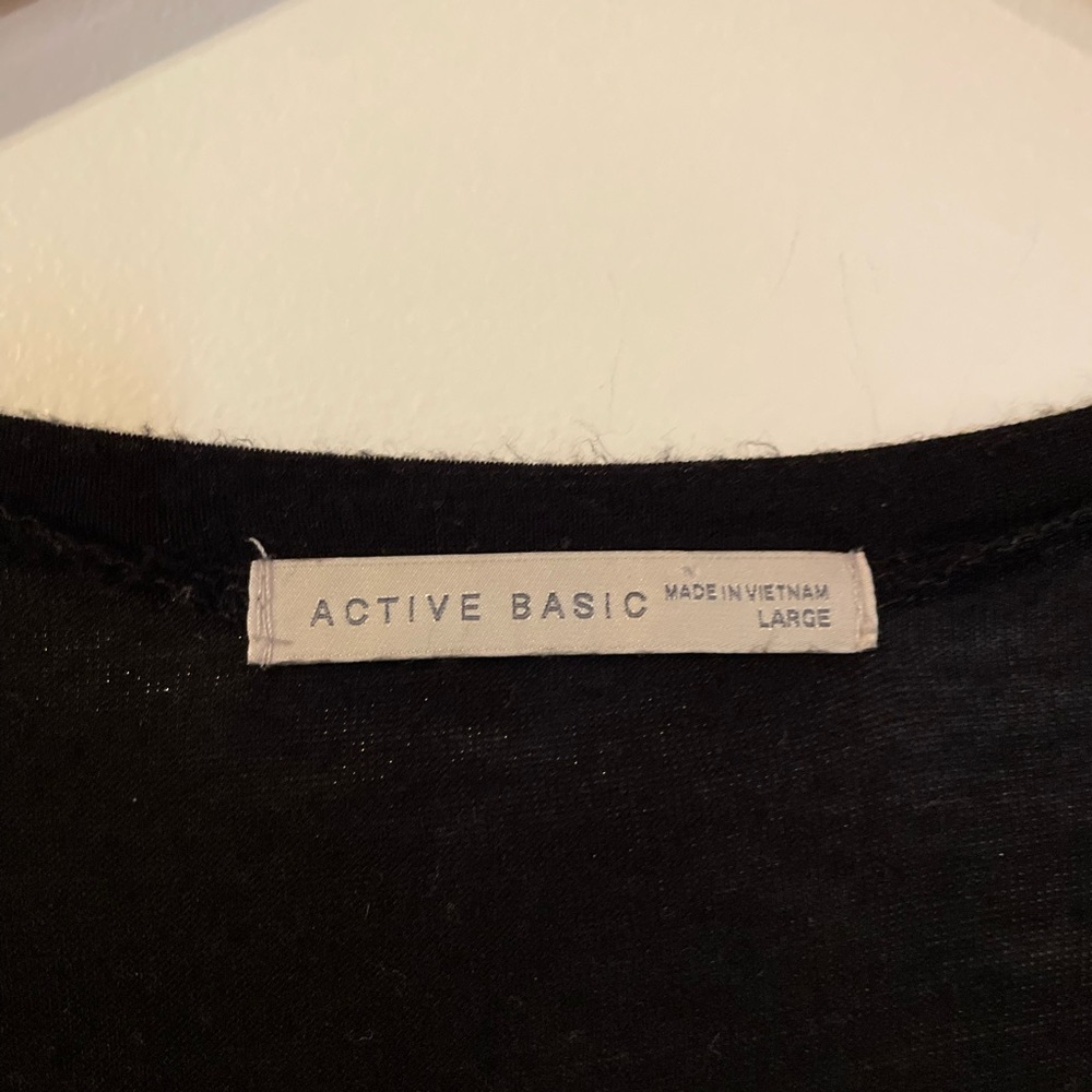 Active Basic Vneck shirt - Picture 2 of 4